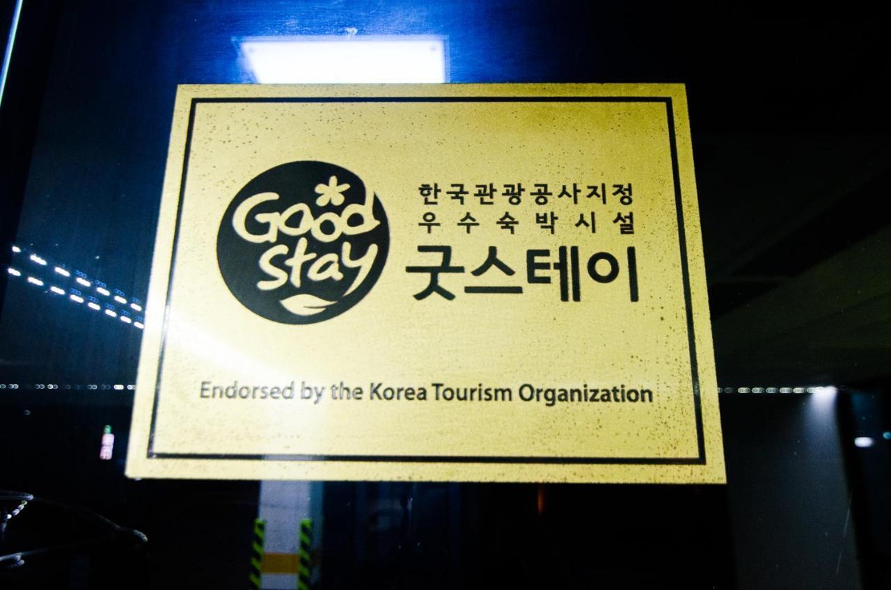 Kimchee Busan Downtown Guesthouse Exteriör bild